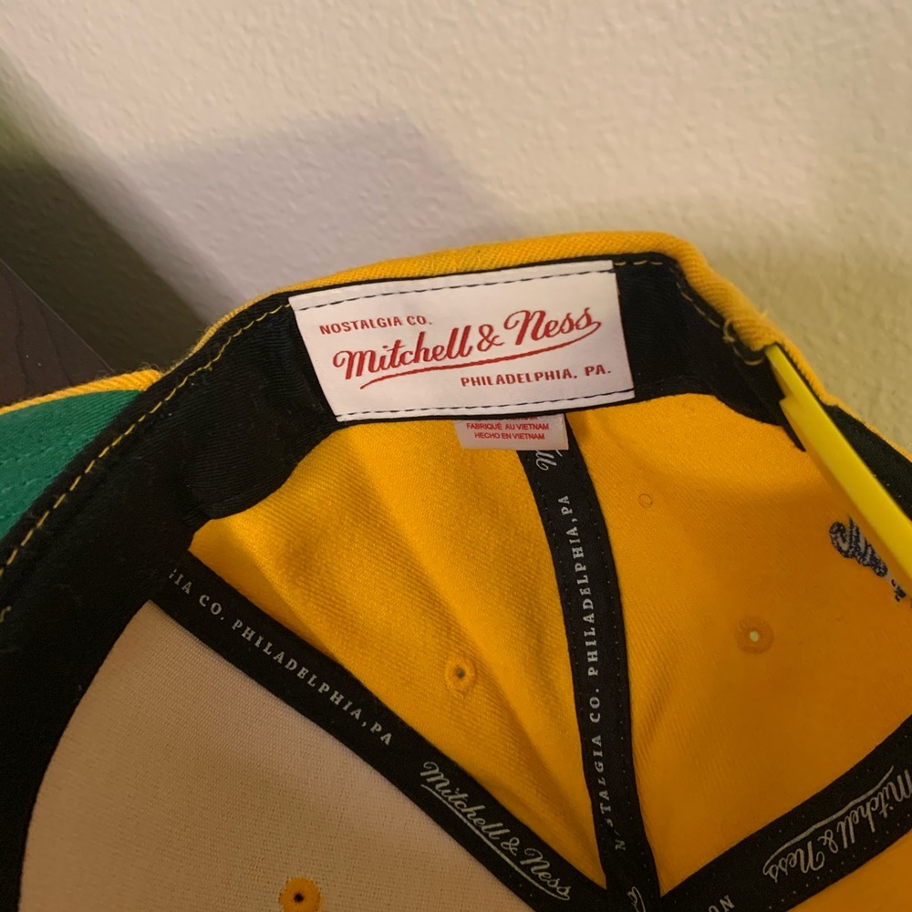 Mitchell & Ness Champions Edition Blues SnapBack - Picture 4 of 5